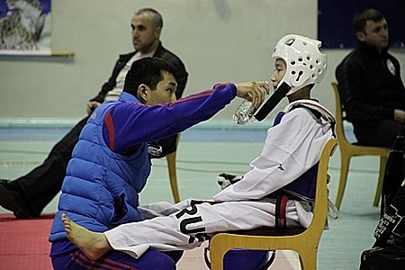 Тренер и спортсмен. Фотография с сайта grandmaster-rostov.ru